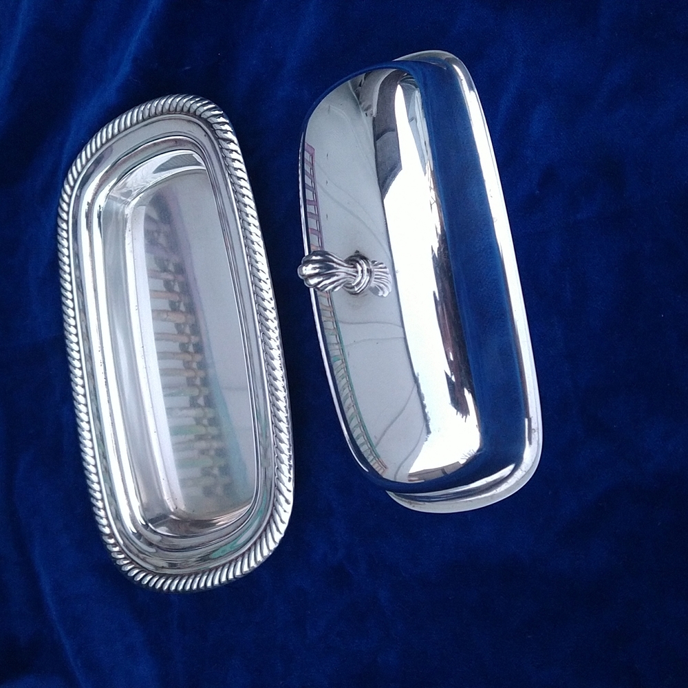 W.M. Rogers Silver Plated Lidded Butter Dish 887